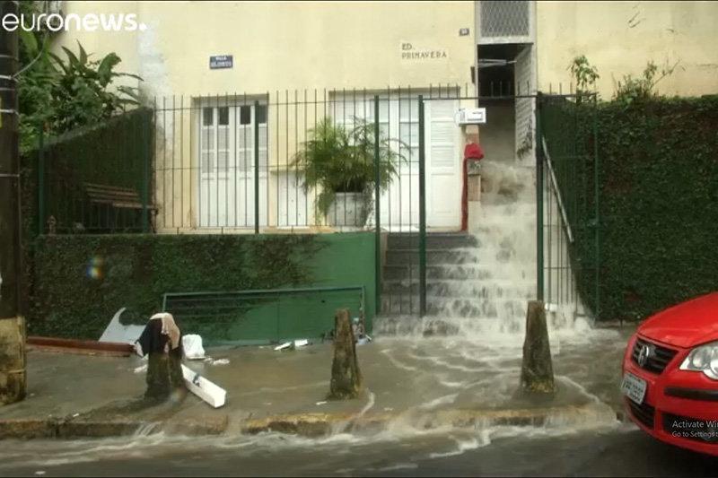 فیلم ، ویرانه های باران مرگ بار در ریودوژانیور