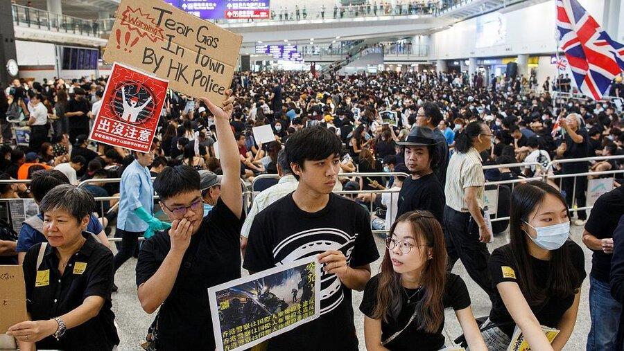 ناآرامی در هنگ کنگ ، تجمع اعتراضی در فرودگاه
