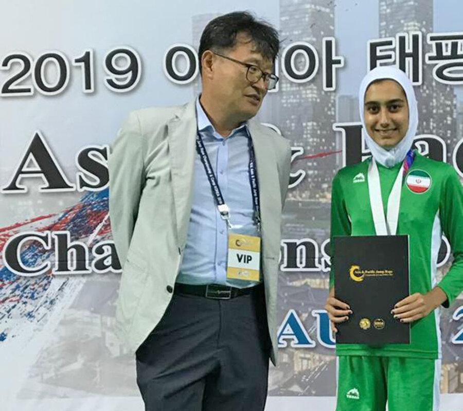 کسب مدال نقره طناب زنی در مسابقات آسیا ، اقیانوسیه توسط دختر ایرانی