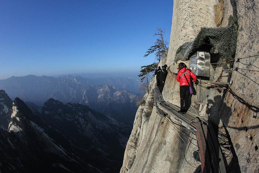 هیجان انگیرترین هایکینگ جهان در کوه های خوآ؛ چین