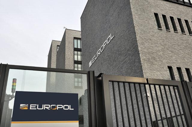 18 زن در فهرست جدید مجرم های تحت تعقیبِ یوروپل