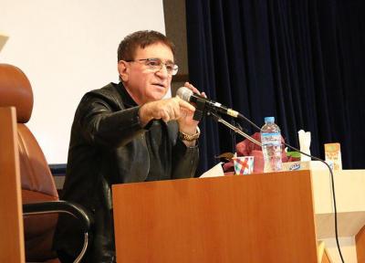 فضای مجازی جوانان را از درک واقعی احساسات دور می نماید