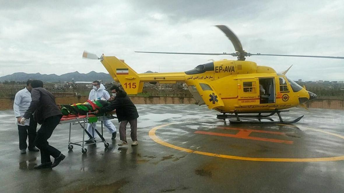 خبرنگاران فرود اضطراری بالگرد در بیمارستان رازی تربت حیدریه
