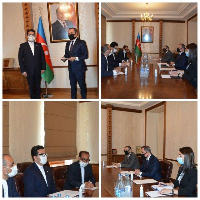 موسوی رونوشت استوارنامه خود را تقدیم وزیر خارجه آذربایجان موسوی رونوشت استوارنامه خود را تقدیم وزیر خارجه آذربایجان کرد