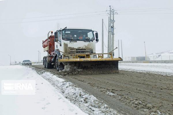 خبرنگاران عملیات برفروبی در13هزارو 655 کیلومتر از جاده های استان مرکزی انجام شد