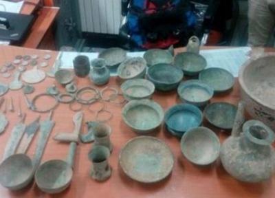کشف 18 قطعه شی تاریخی در لرستان