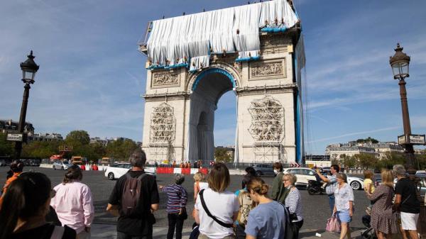 جلوه های هنری روی طاق نصرت در پاریس