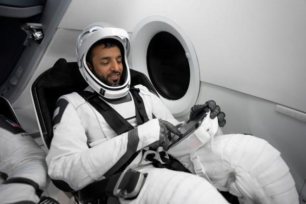 پرواز فضانورد اماراتی